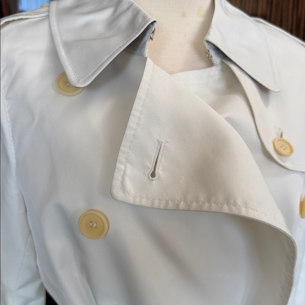 Women's Classic White Trench Coat - Picture 3 of 8